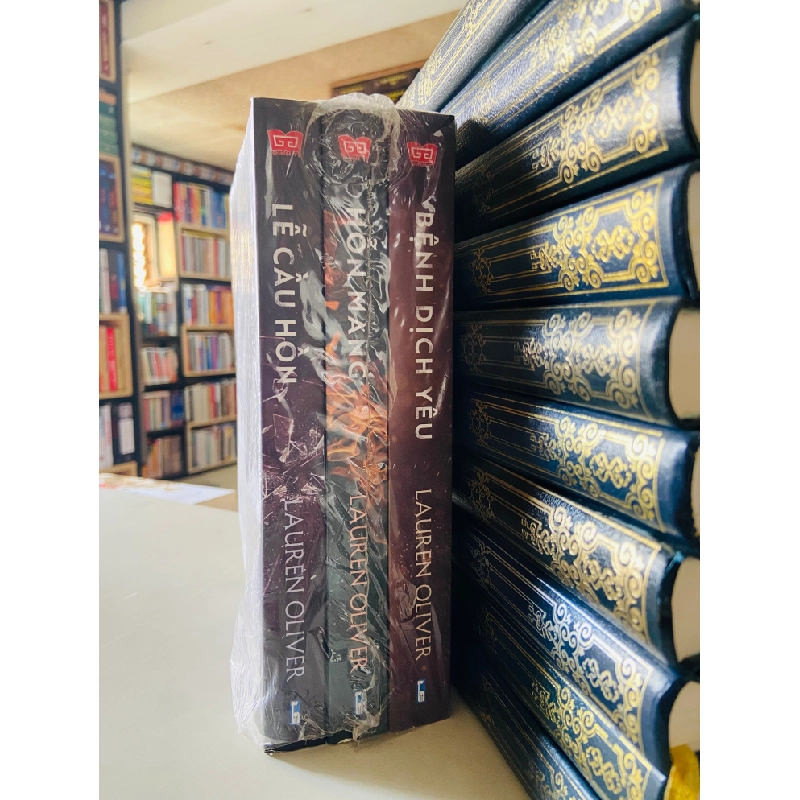 Delirium 3T: Hỗn Mang, Bệnh Dịch Yêu, Lễ Cầu Hồn - Lauren Oliver 527416