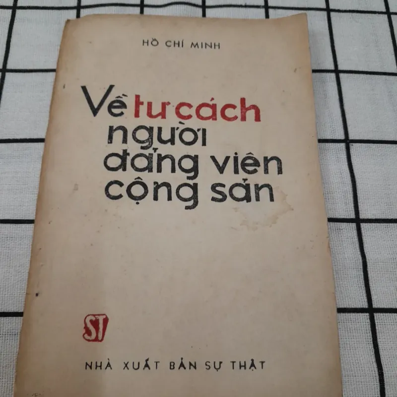 Tác giả HỒ CHÍ MINH- Về TƯ CÁCH người Đảng viên Cộng Sản. Nxb Sự Thật năm 1988 970853