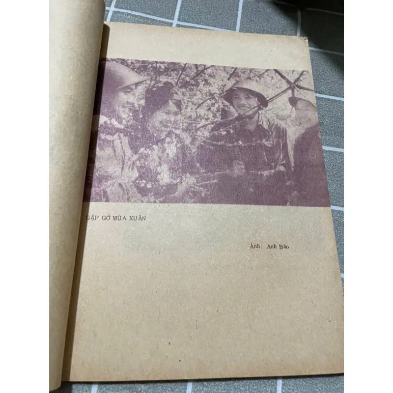 BÁO TẾT - TẠP CHÍ VĂN NGHỆ QUÂN ĐỘI- SỐ XUÂN 1986 556934