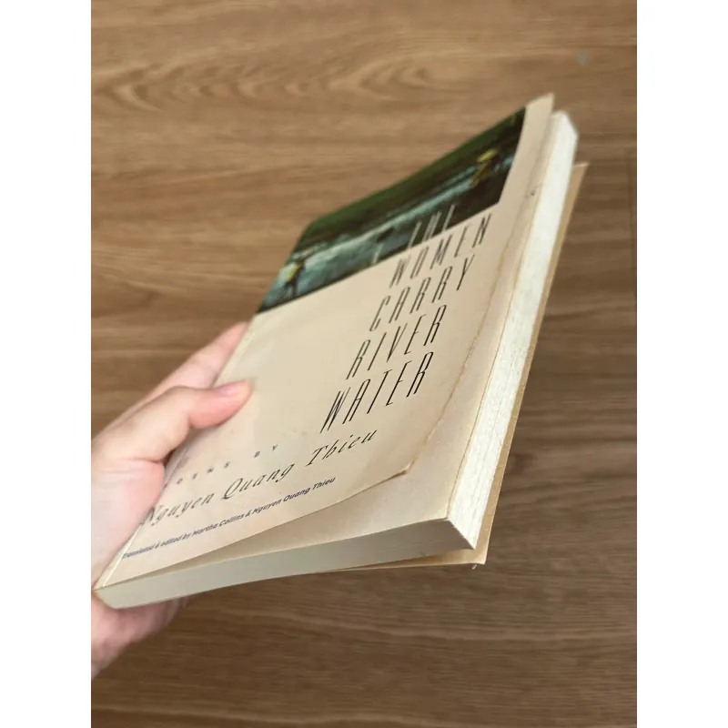 The Women Carry River Water - Nguyen Quang Thieu (Có chữ ký tác giả, song ngữ) 785165