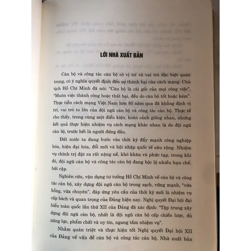Tư tưởng Hồ Chí Minh về cán bộ và công tác cán bộ 712378