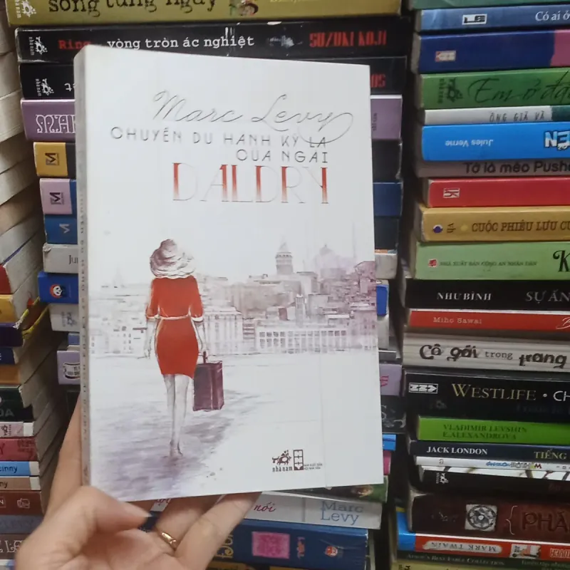 Chuyến du hành kỳ lạ của ngài Dalry - Marc Levy  957137