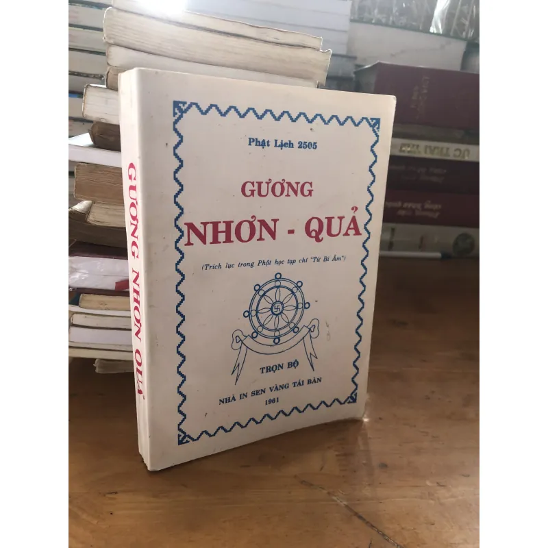 Gương Nhơn Quả 1037401