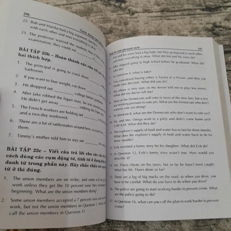 Sử dụng Cụm Động từ tiếng Anh. Tác giả Ngọc Yến. 749604