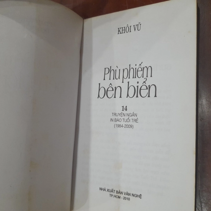 Khôi Vũ - PHÙ PHIẾM BÊN BIỂN (14 truyện ngắn in báo tuổi trẻ 1984- 2009) 550022