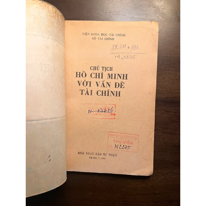 Bộ 6 cuốn tác phẩm của Hồ Chí Minh 559868