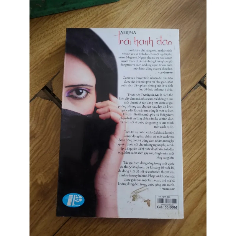 Trái hạnh đào
 757616