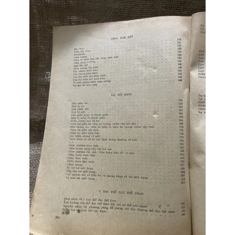 Tài liệu huấn luyện y sĩ - 330 trang khổ lớn  926116