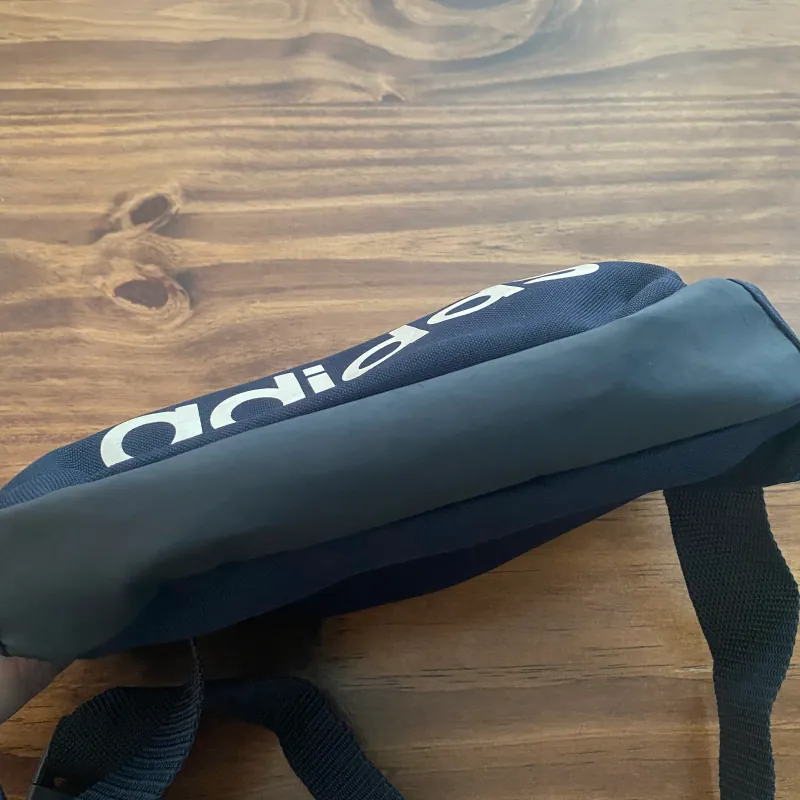 Túi đeo Adidas chính hãng còn mới 1005725