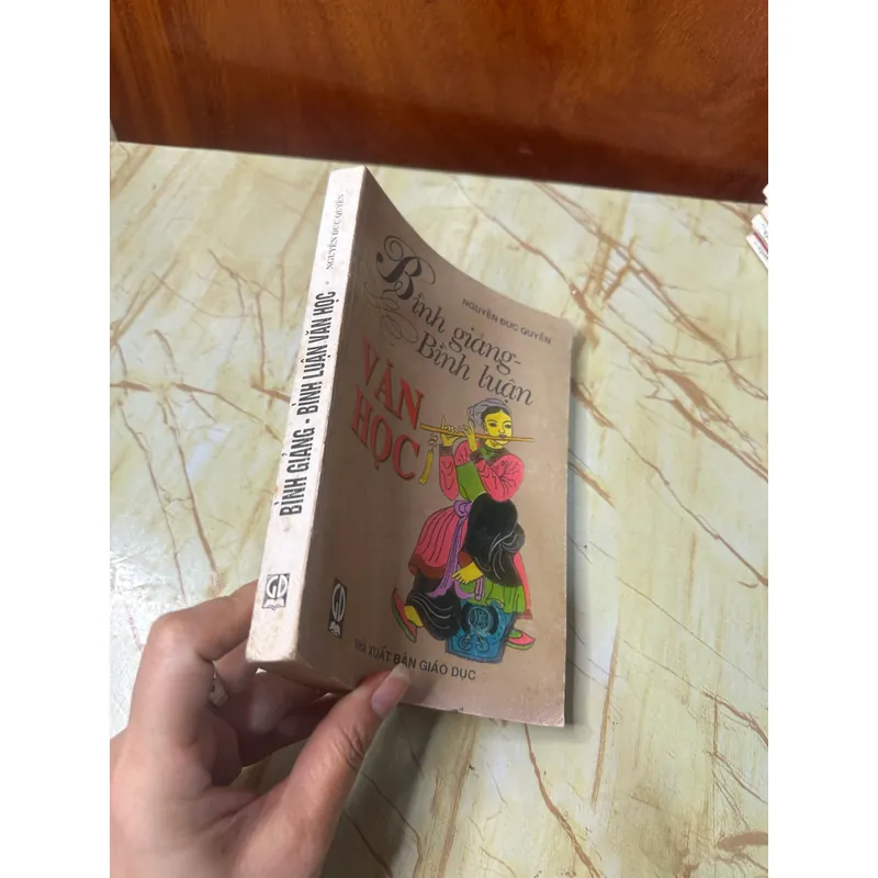 Bình giảng bình luận văn học 701074