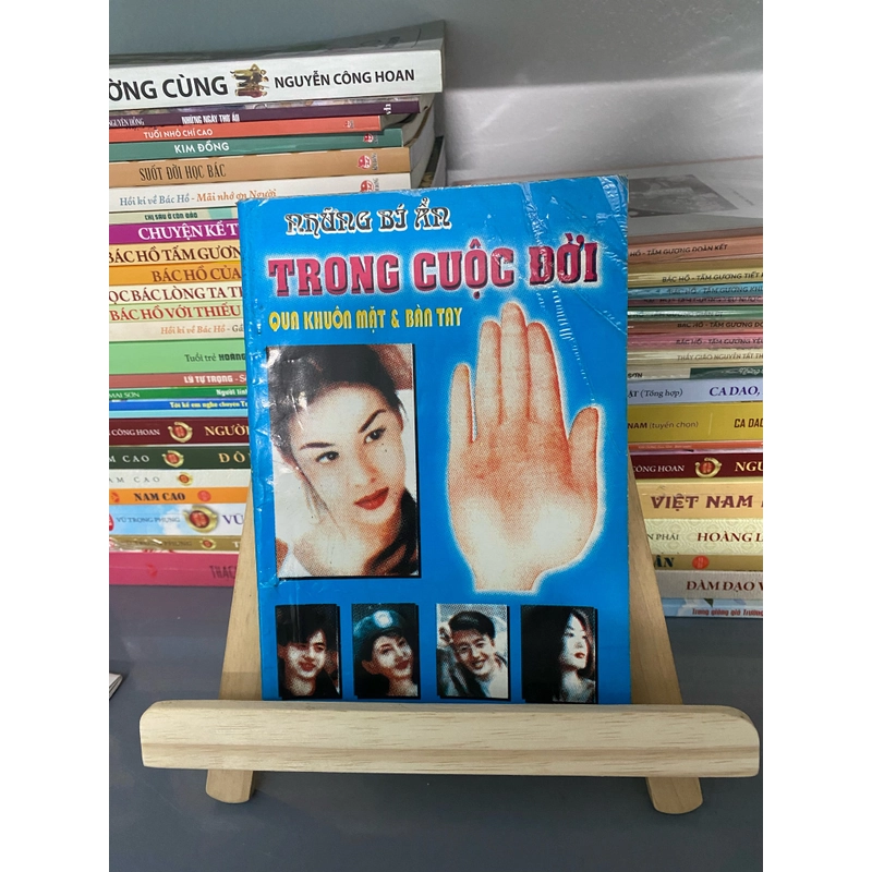 Sách Những bí ẩn trong cuộc đời qua khuôn mặt & bàn tay  505229