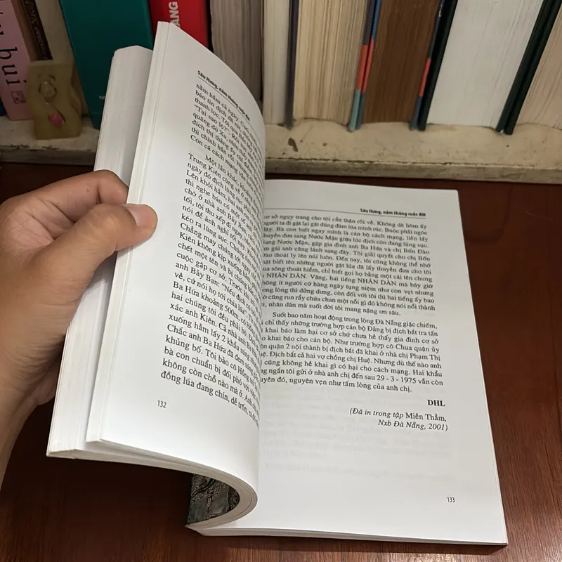 II Tủ Sách Nhân Vật: Năm Tháng Cuộc Đời - Sáu Hưng - 2009 716780