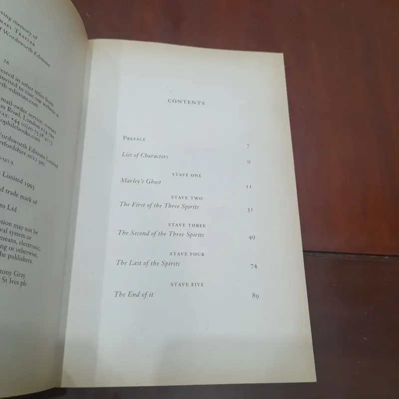 Charles Dickens - A CHRISTMAS CAROL 705468