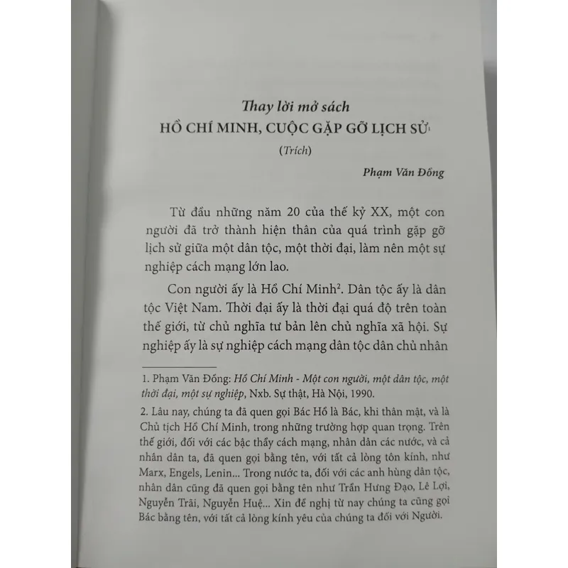 SÁCH THEO DẤU CHÂN NGƯỜI 731296