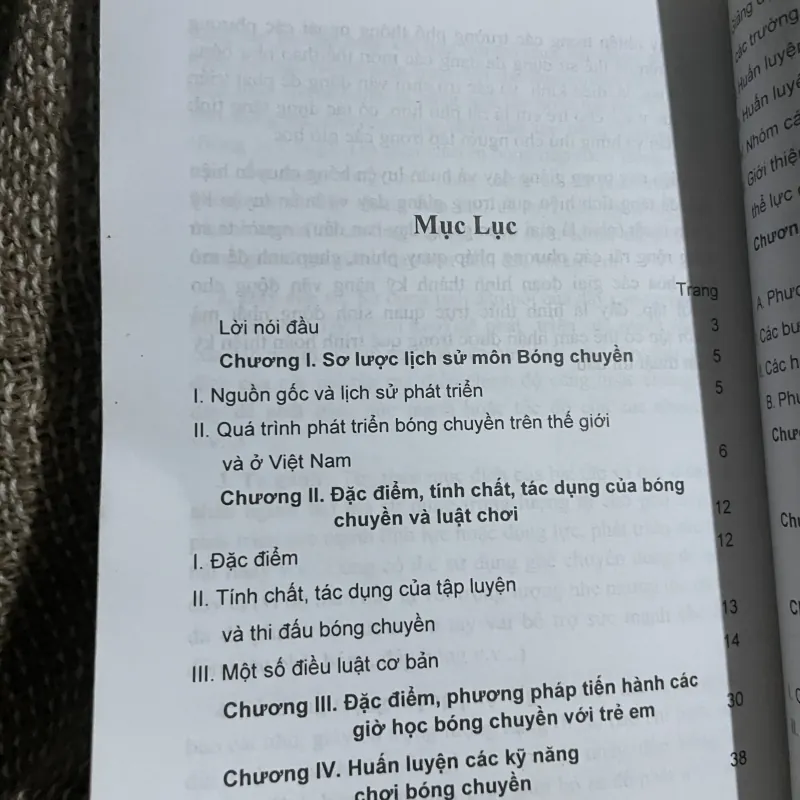 Bóng chuyền trong trường phổ thông 1024519