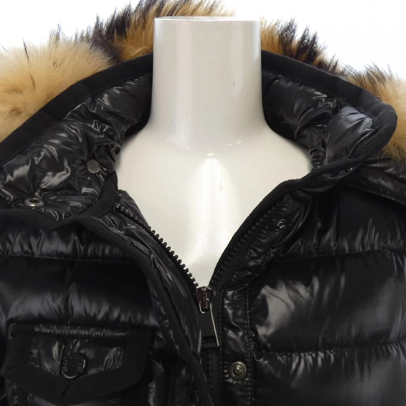 Áo khoác lông vũ MONCLER 641160