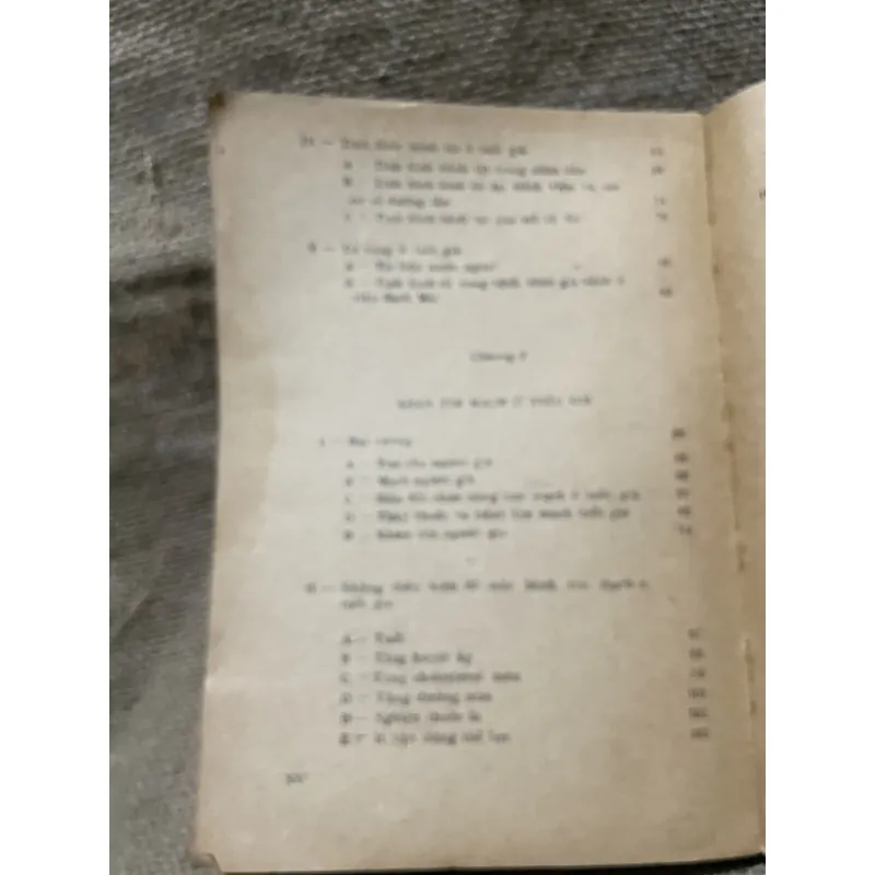 Bệnh học tuổi già 1- Gs Phạm KHuê- 300 trang  933029