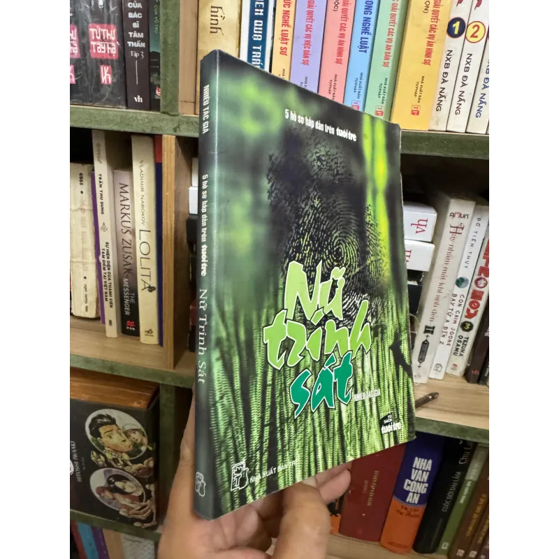 Sách phóng sự VN : Nữ trinh sát  973018