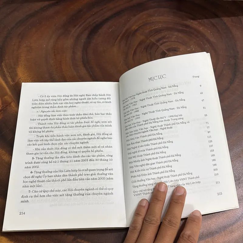 II Tập Kỷ Yếu: Hội Liên Hiệp Văn Học Nghệ Thuật Thành Phố Đà Nẵng (1978 - 2003) 998120