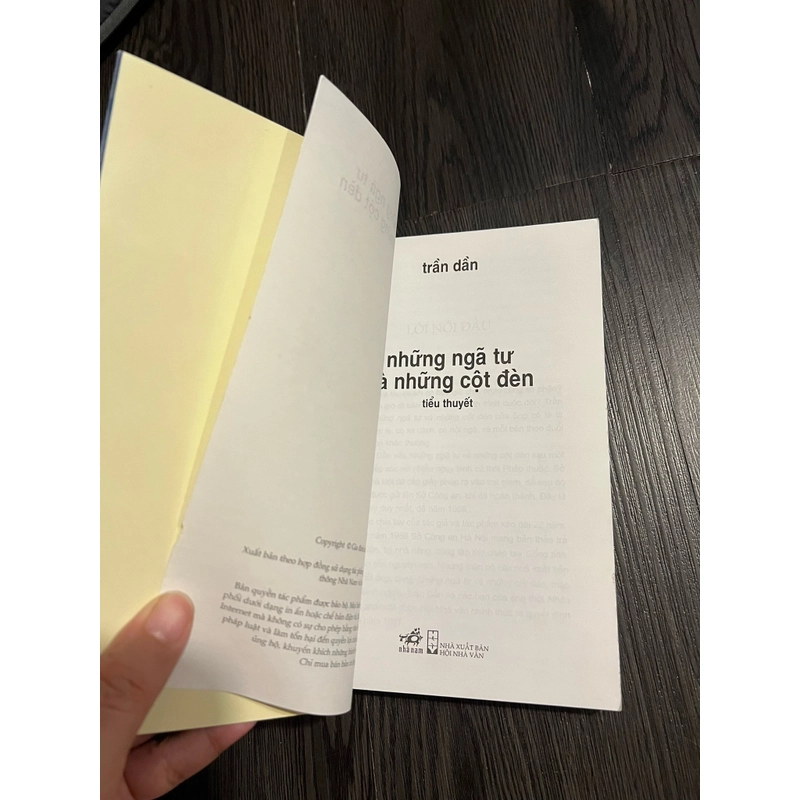 Những ngã tư và những cột đèn (bản in đầu) 303123
