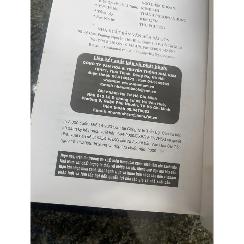 Bí ẩn nĩa ba răng Fred Vargas 713309