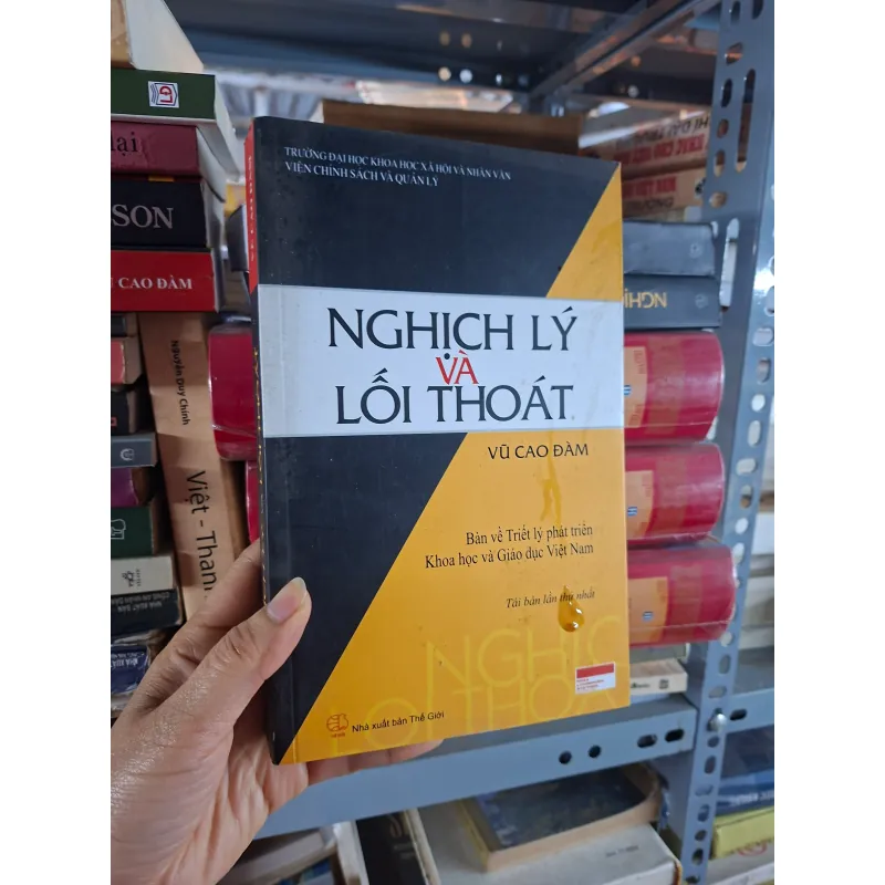 Nghịch lý và lối thoát 790883