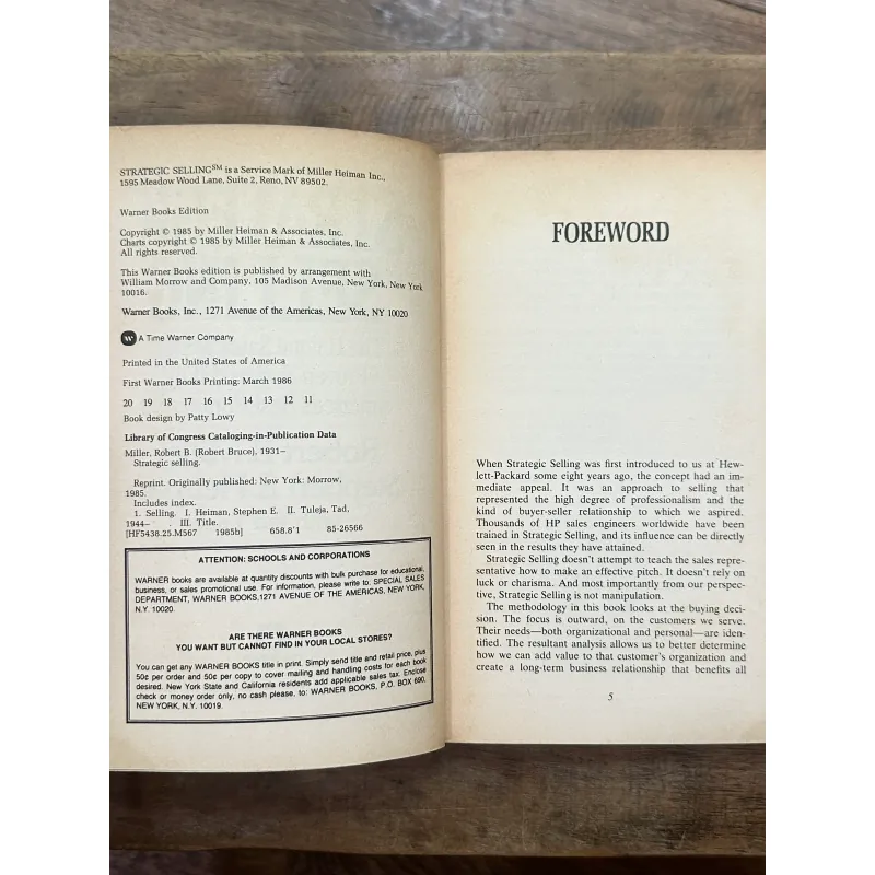Strategic Selling - Robert B. Miller, Stephen E. Heiman, Tad Tuleja 730949