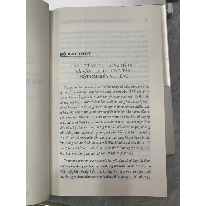CÁC LÝ THUYẾT VÀ PHƯƠNG PHÁP VĂN HỌC - NHỀU TÁC GIẢ 601988