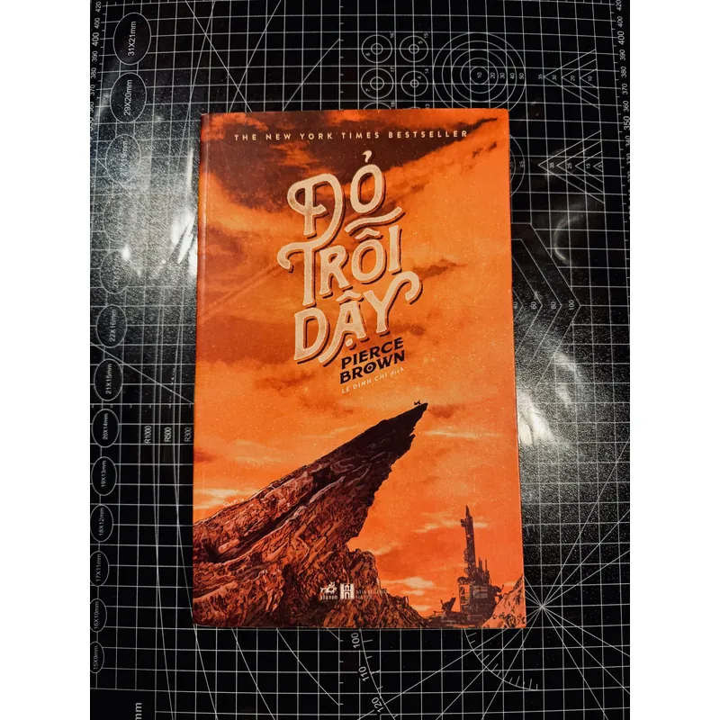 Đỏ trỗi dậy 693528