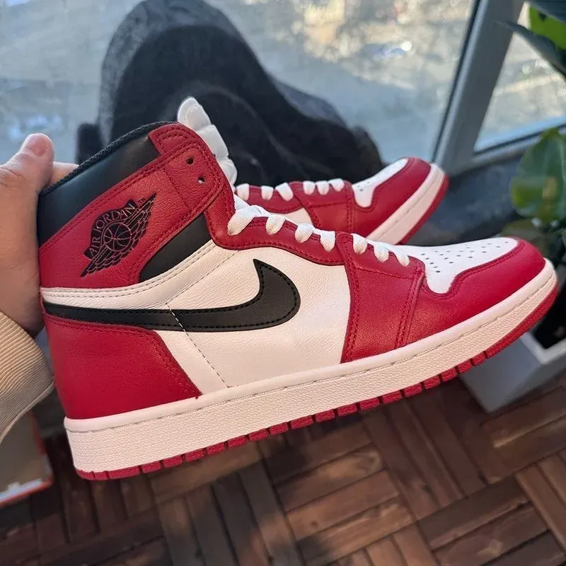 Giày thể thao Nike Air Jordan 1 Retro High OG Size 42 đen đỏ 701639