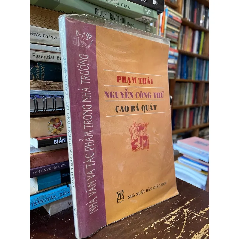 Nhà Văn Và Tác Phẩm Trong Nhà Trường : Hoài Thanh, Vũ Ngọc Phan, Hải Triều, Đặng Thai Mai 353874