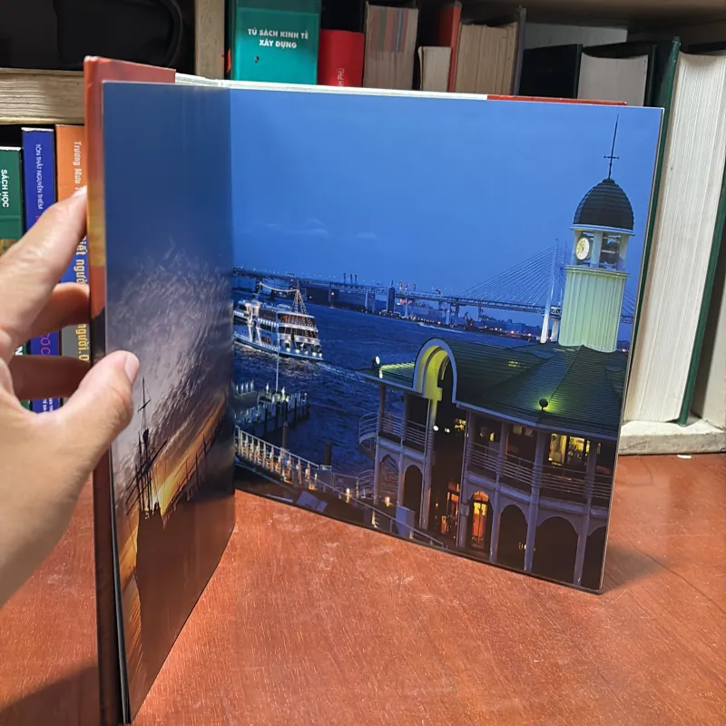 [Sách Tiếng Anh, Bìa Cứng, Khổ Lớn, In Màu] - II SCENERY OF YOKOHAMA - HIDEO MORI 798044