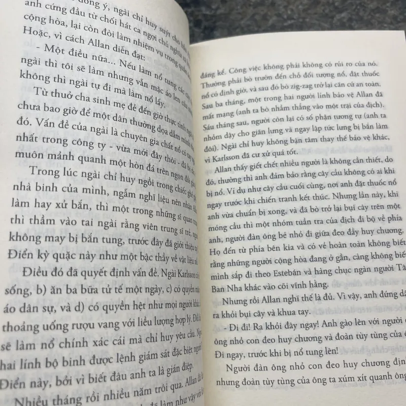 Ông trăm tuổi trèo qua cửa sổ và biến mất Jonas Jonasson DEAL 720137