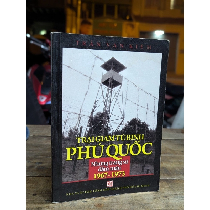 TRẠI GIAM TÙ BINH PHÚ QUỐC NHỮNG TRANG SỬ ĐẪM MÁU 1967-1973 - TRẦN VĂN KIÊM 323812