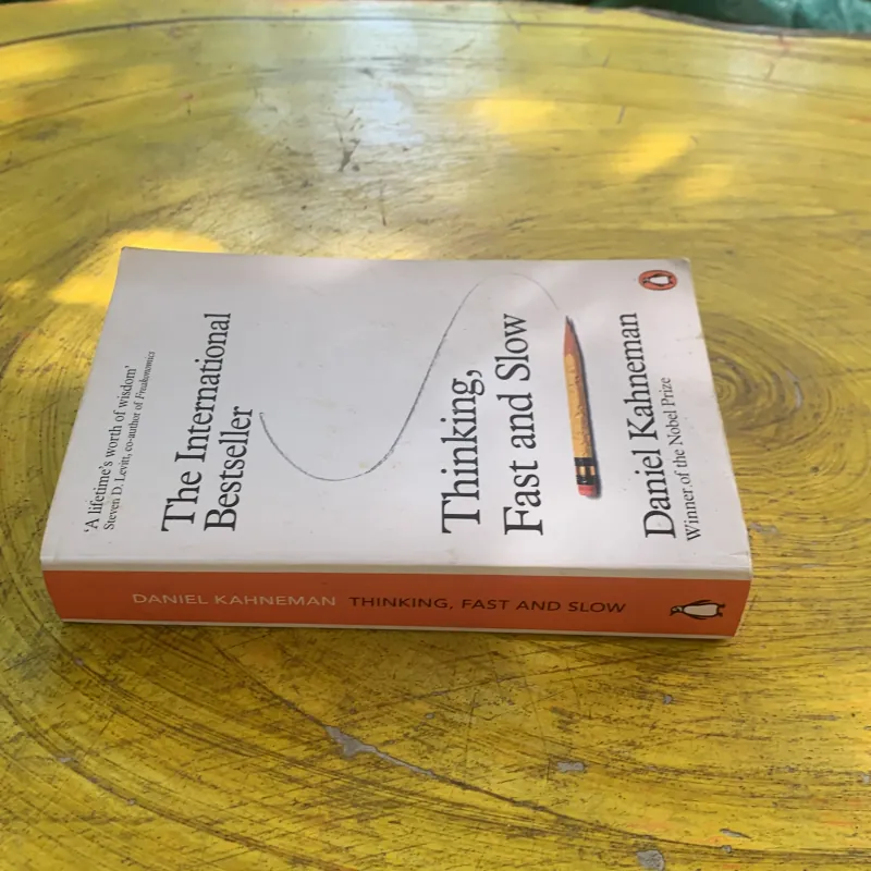 THINKING, FAST AND SLOW - DANIEL KAHNEMAN 1003090