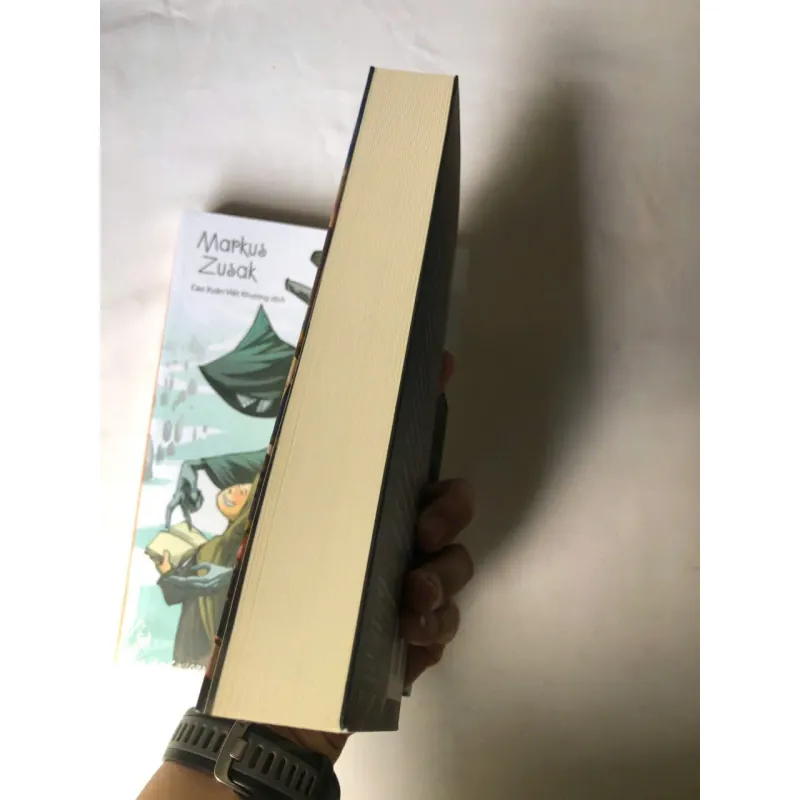 Sách của tác giả Markus Zusak: Người đưa tin bí ẩn & Kẻ trộm sách 926969