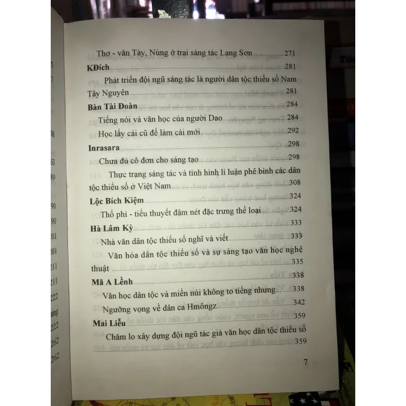 Nghiên cứu, lí luận phê bình văn học dân tộc thiểu số Việt Nam thời kì hiện đại… 776986