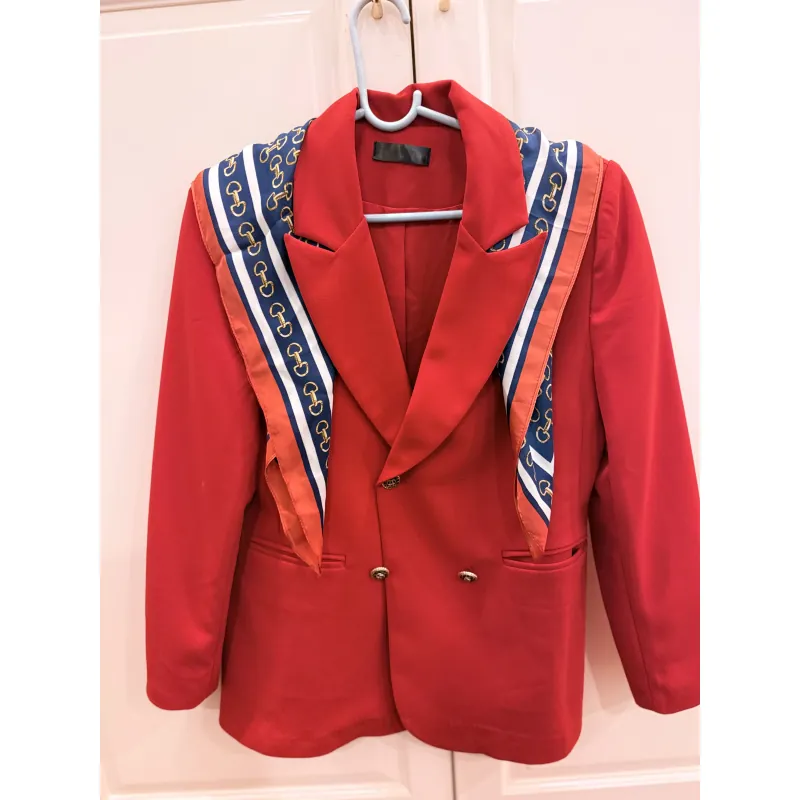 Blazer đỏ kèm khăn 972704