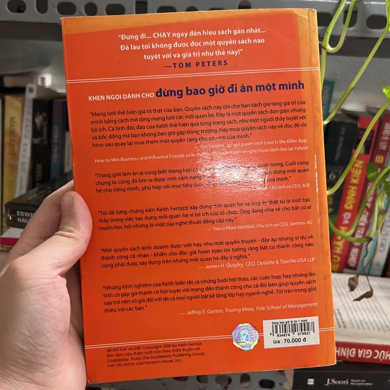 Đừng bao giờ đi ăn một mình 787611