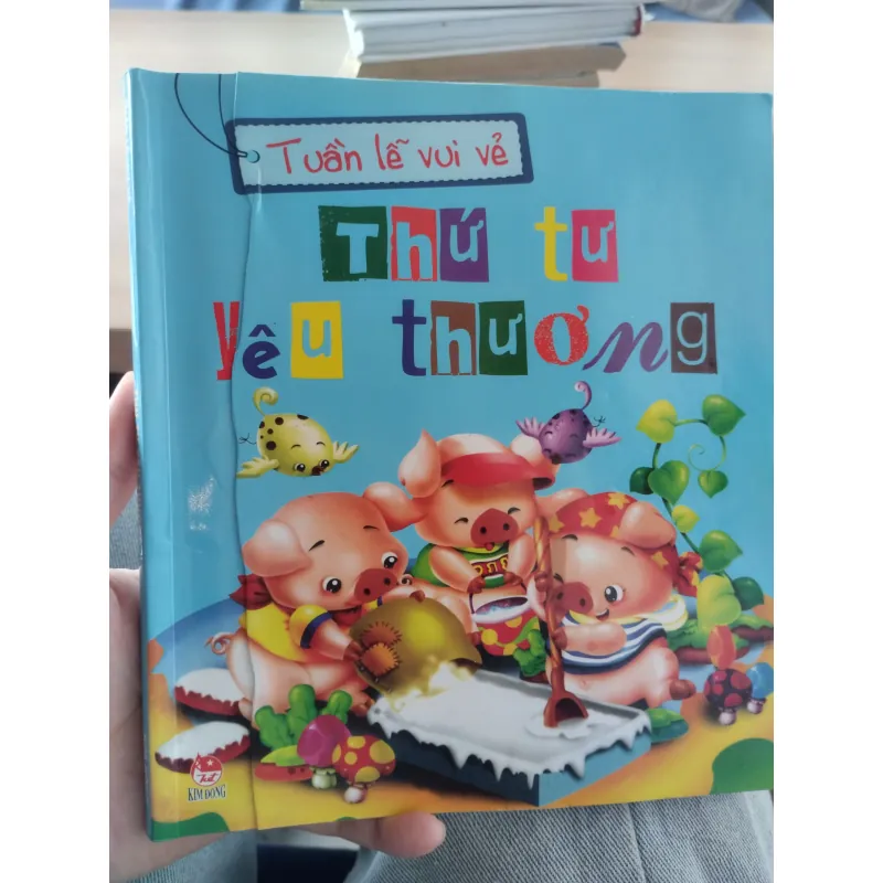 sách thiếu nhi "Tuần Lễ Vui Vẻ: Thứ Tư Yêu Thương" do Nhà xuất bản Kim Đồng phát hành. 1031894