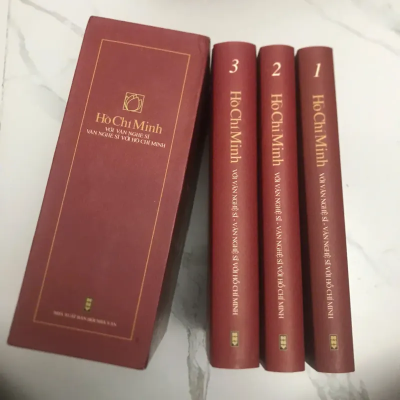 HỒ CHÍ MINH VỚI VĂN NGHỆ SĨ & VĂN NGHỆ SĨ VỚI HỒ CHÍ MINH (Bộ 3 Tập Kèm Hộp) 599147