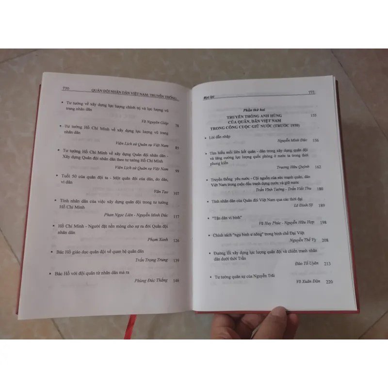Sách: Quân đội nhân dân Việt nam - Truyền thống và hiện đại - Tác giả: Nhiều tác giả 708815