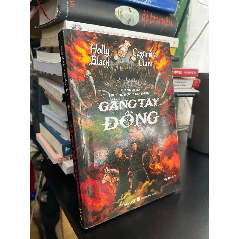 Găng tay đồng - Holly Black, Cassanora Clare 575777