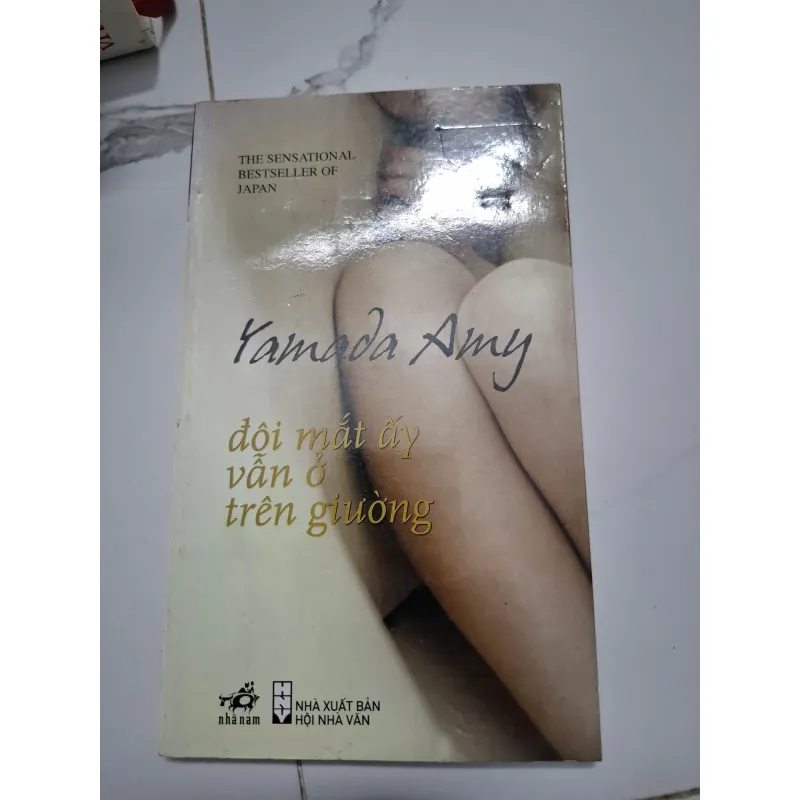 Đôi mắt ấy vẫn ở trên giường - Yamada Amy - Tiểu thuyết (Hiện đại, Nhật Bản) 622088