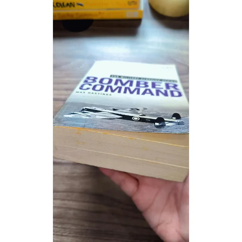 Pan Military Classics Series - Bomber Command (Max Hastings) (preloved book) 722872