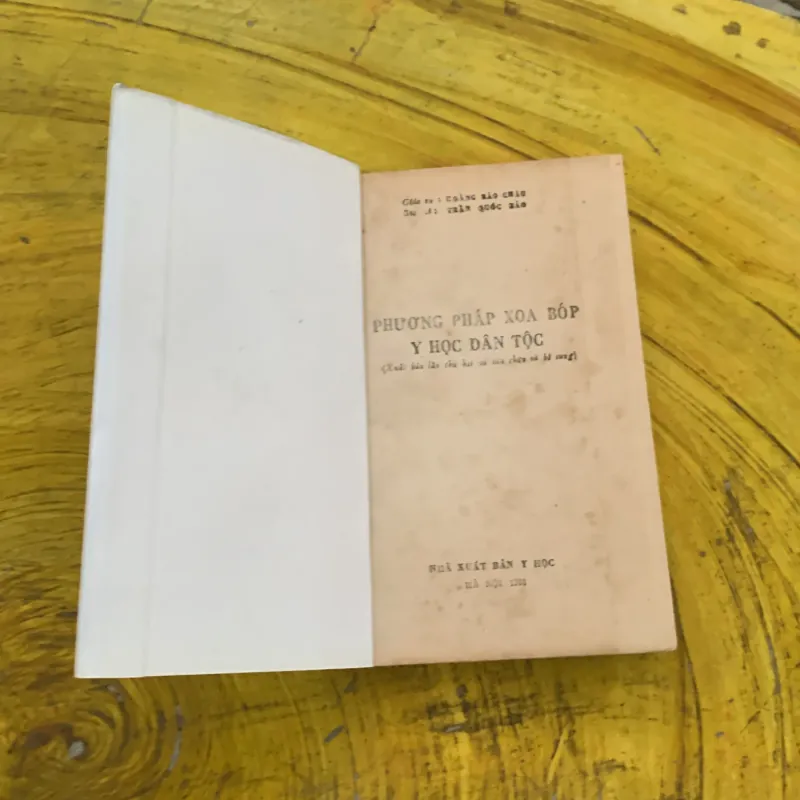 PHƯƠNG PHÁP XOA BÓP Y HỌC DÂN TỘC - GS. HOÀNG BẢO CHÂU & BS. TRẦN QUỐC BẢO 786872