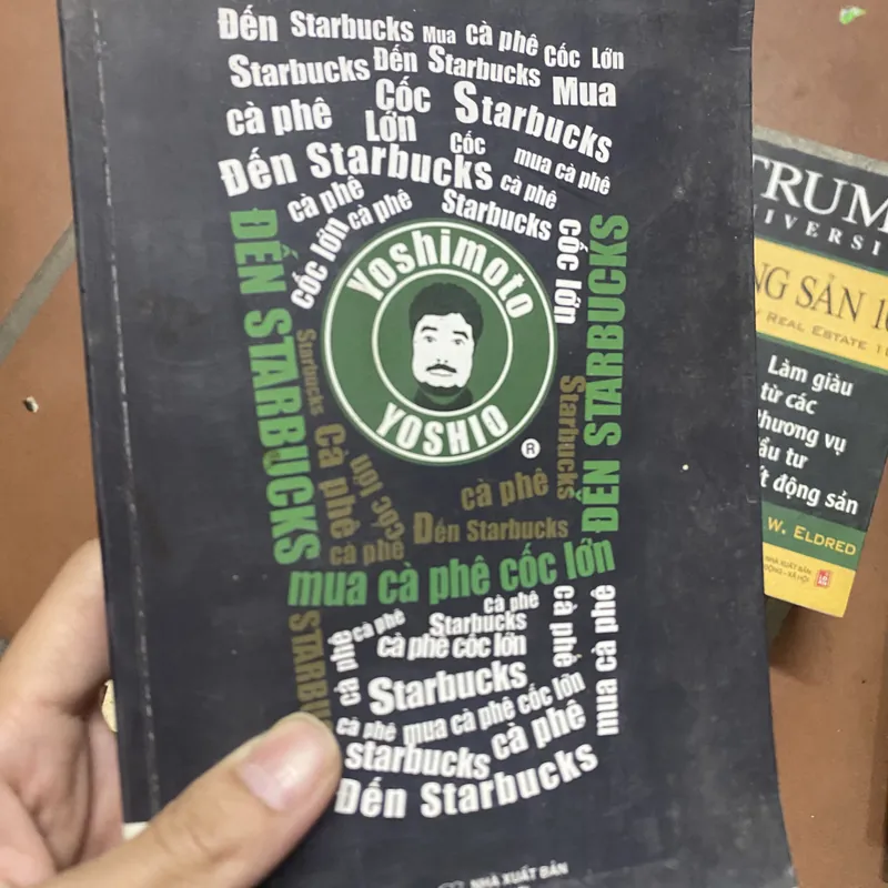 Sách Đến Starbucks mua cà phê cốc lớn 309914