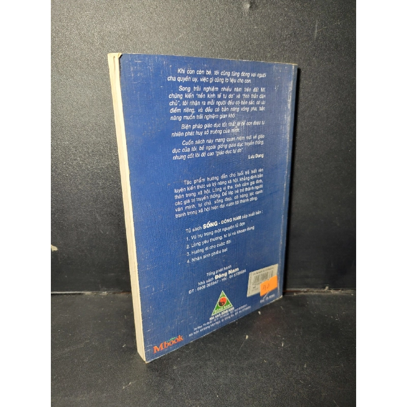 Cha mẹ muốn níu con muốn đi mới 80% ố lỗi trang rách gáy 2006 HCM1001 Lưu Dung TÂM LÝ 924709