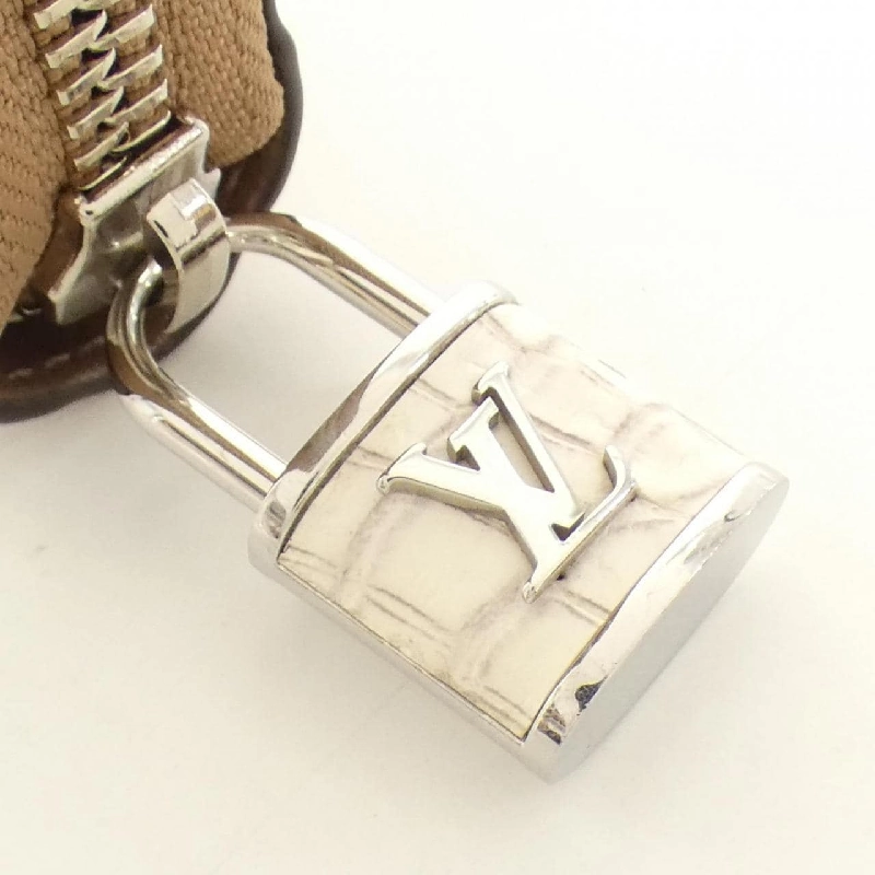 Ví Zippy da kỳ lạ Louis Vuitton 622001