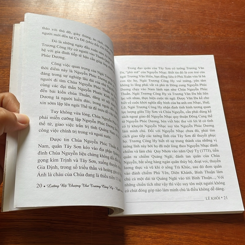 II Sách Lịch Sử: Lưỡng Bộ Thượng Thư Trương Công Hy _ Người Con Xứ Quảng - Lê Khôi - 2013 506689